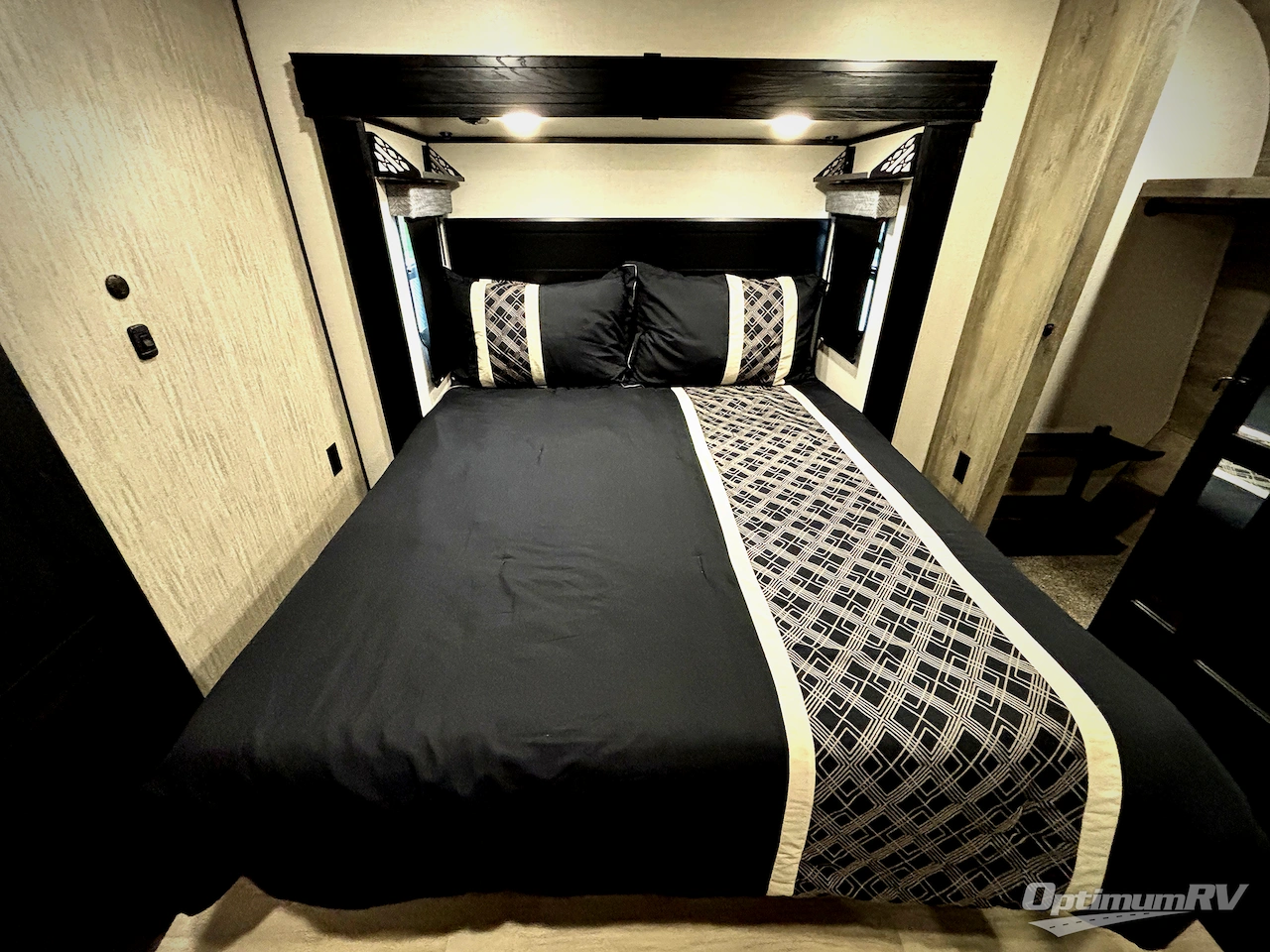 2023 KZ Durango Gold G391RKF Photo 9