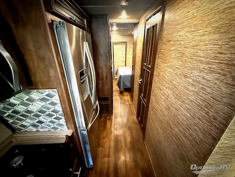 2018 Newmar Canyon Star 3924 RV Photo 3
