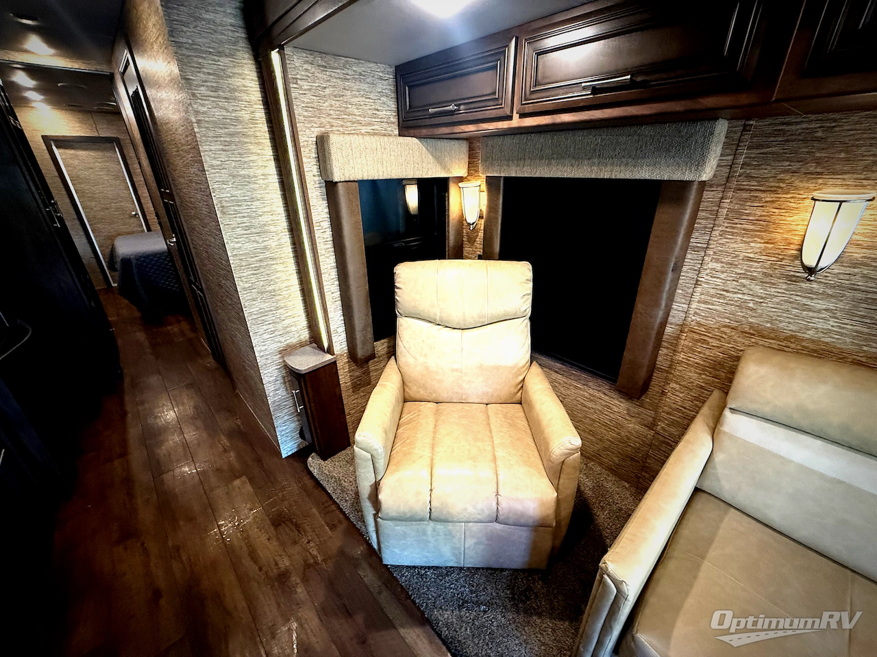 2018 Newmar Canyon Star 3924 Photo 7