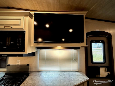 2023 Keystone Cougar Half-Ton 24RDS RV Photo 3