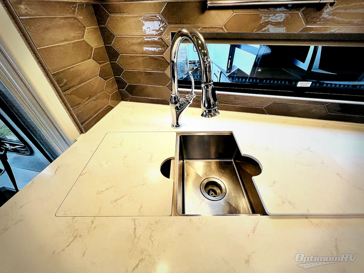 2022 Fleetwood Discovery 38K Photo 8