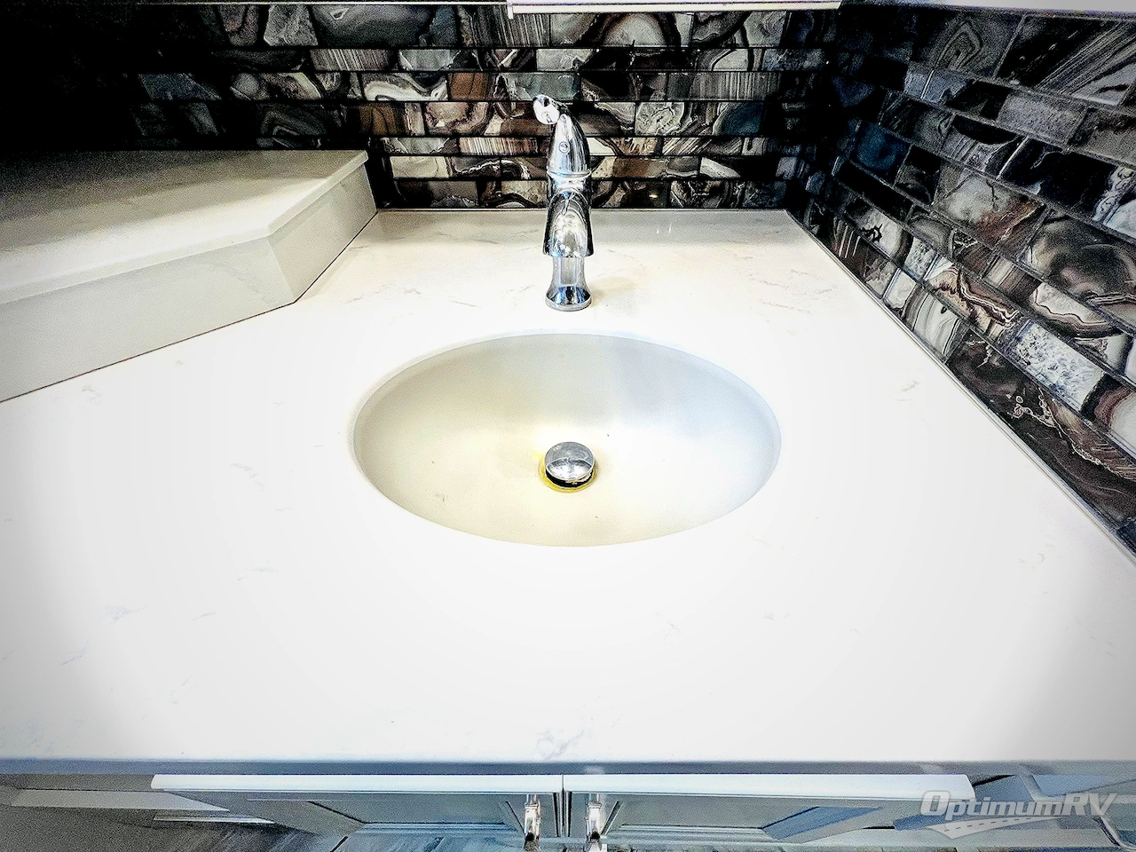 2022 Fleetwood Discovery 38K Photo 31