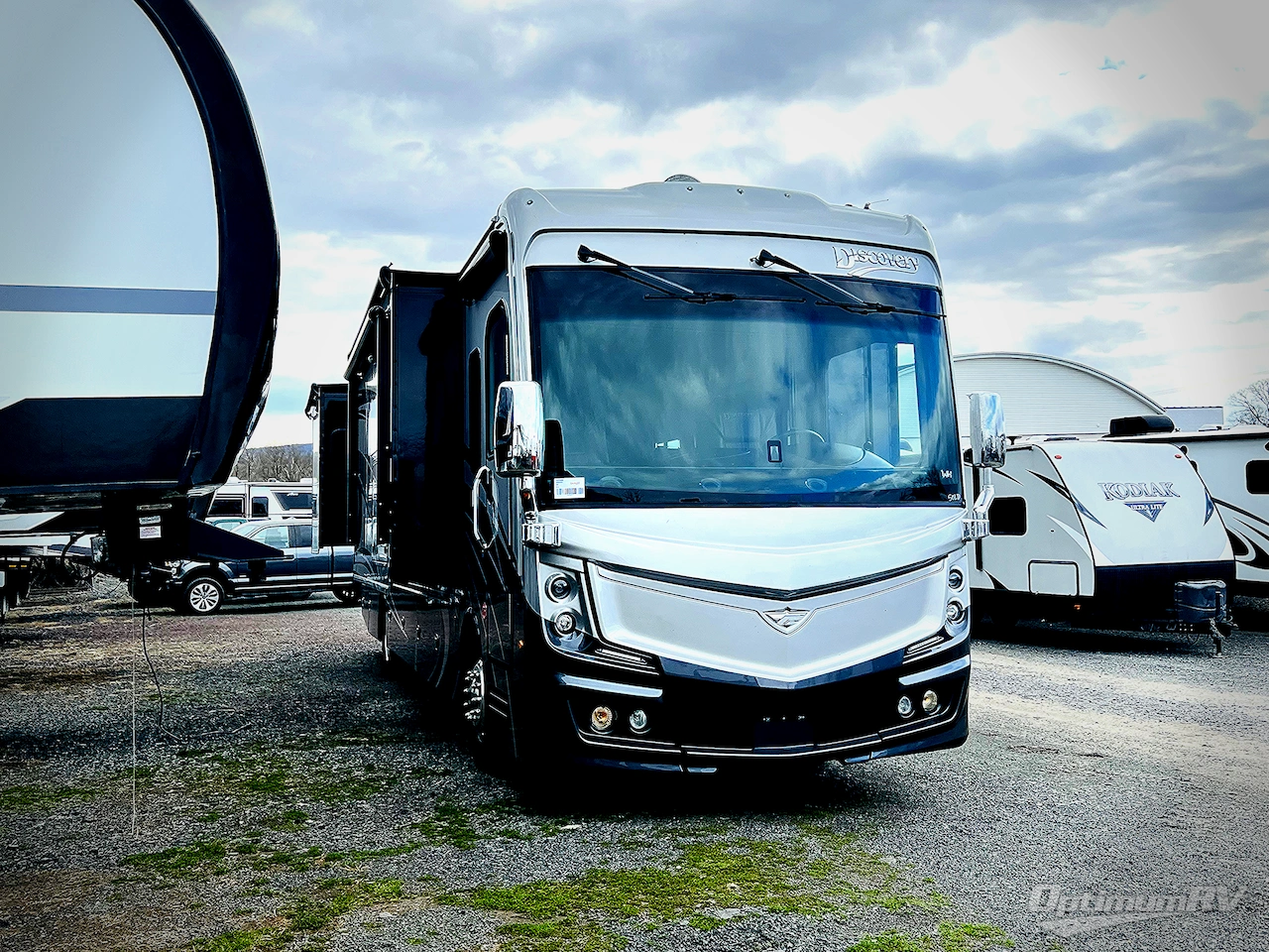 2022 Fleetwood Discovery 38K Photo 1