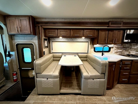 2021 Thor Miramar 35.4 RV Photo 2