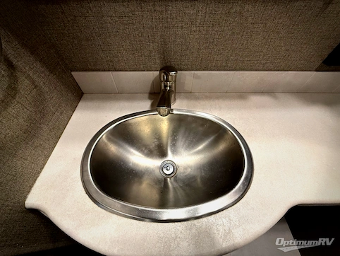 2021 Thor Miramar 35.4 RV Photo 3