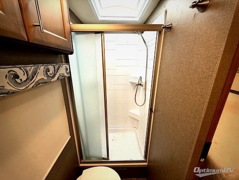 2021 Thor Miramar 35.4 RV Photo 4