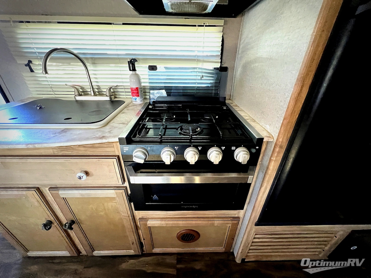 2019 Coachmen Freedom Express Ultra Lite 248RBS Photo 12