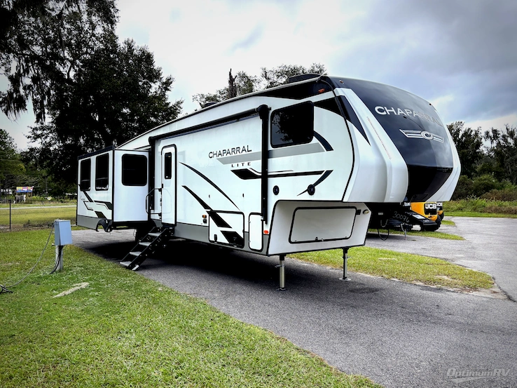 2023 Coachmen Chaparral Lite 30BHS RV Photo 1
