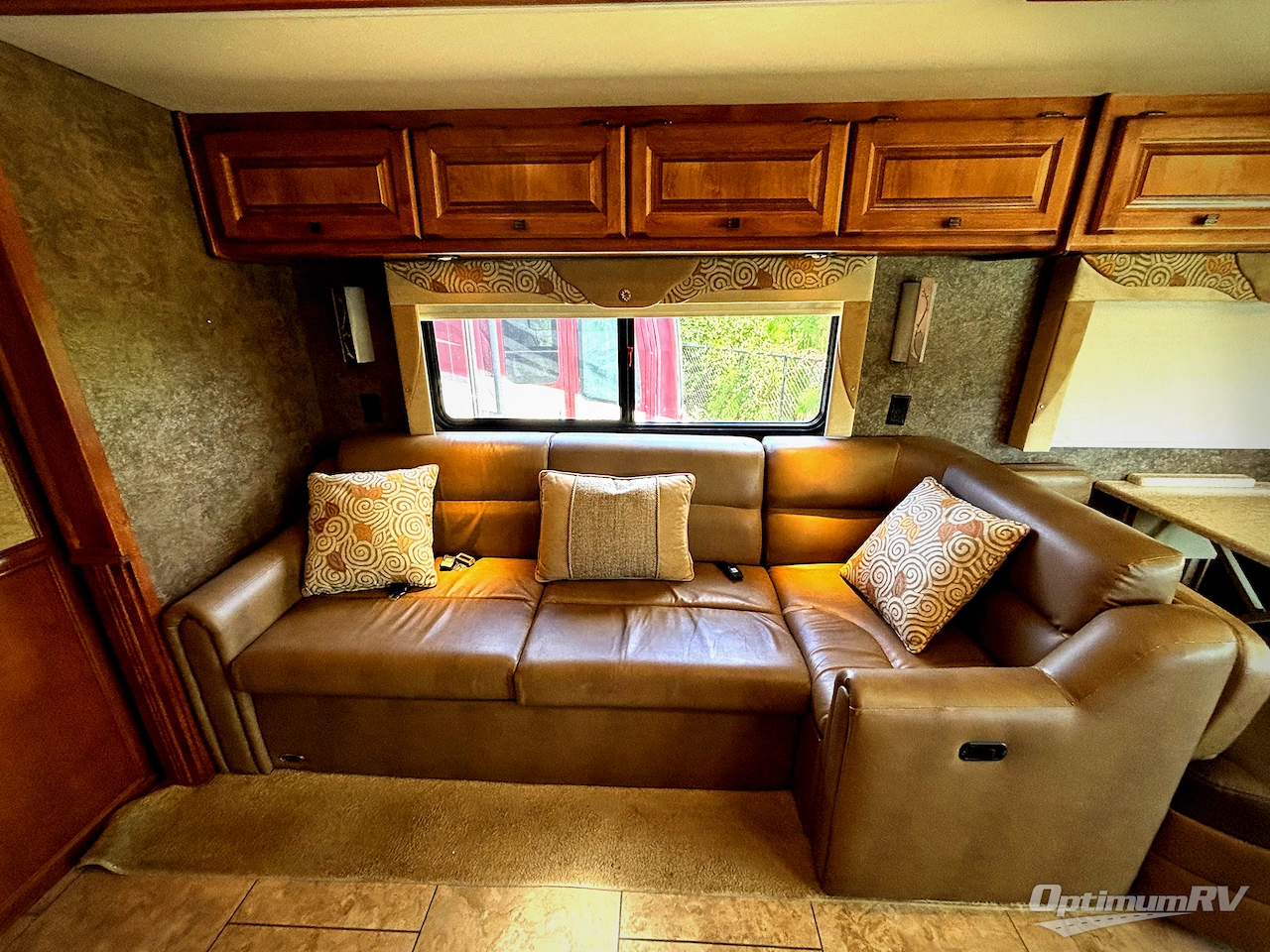 2014 Tiffin Allegro 31 SA Photo 9