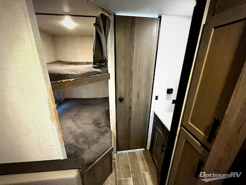 2022 Gulf Stream Kingsport Ultra Lite 248BH RV Photo 4