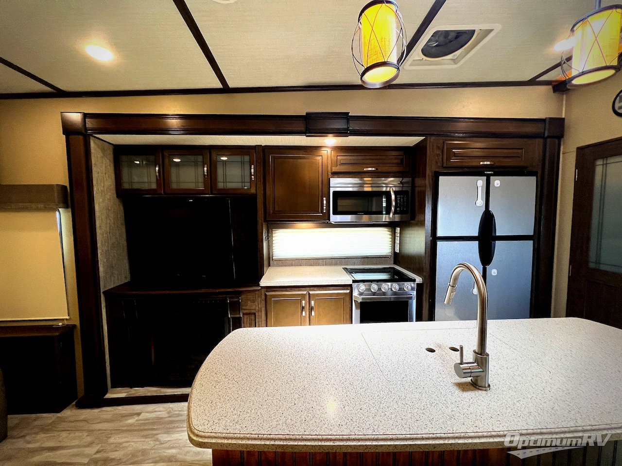 2019 Grand Design Solitude S-Class 2930RL Photo 6