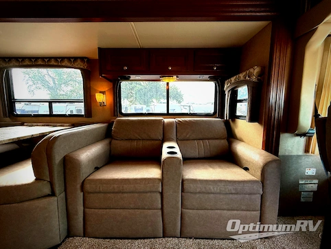 2015 Thor Miramar 33.5 RV Photo 3