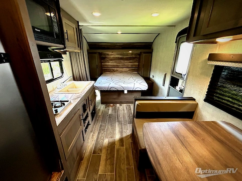 2022 Gulf Stream Kingsport Ultra Lite 248BH RV Photo 2