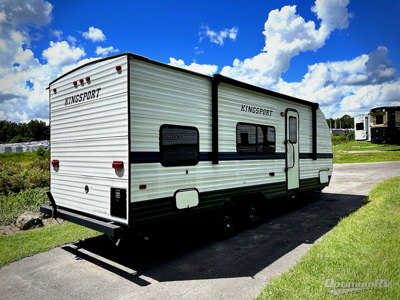 2022 Gulf Stream Kingsport Ultra Lite 248BH Photo 2