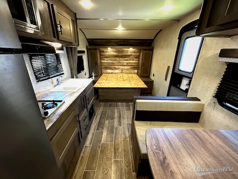 2022 Gulf Stream Kingsport Ultra Lite 248BH RV Photo 2