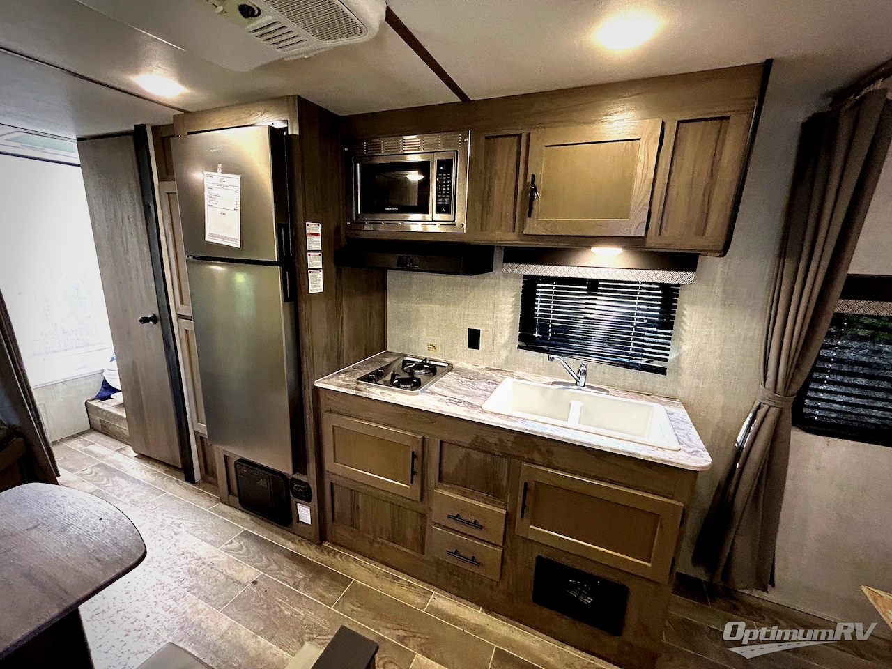 2022 Gulf Stream Kingsport Ultra Lite 248BH Photo 6