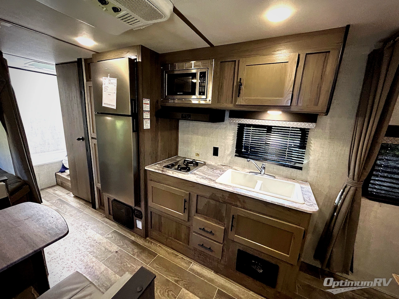 2022 Gulf Stream Kingsport Ultra Lite 248BH Photo 8