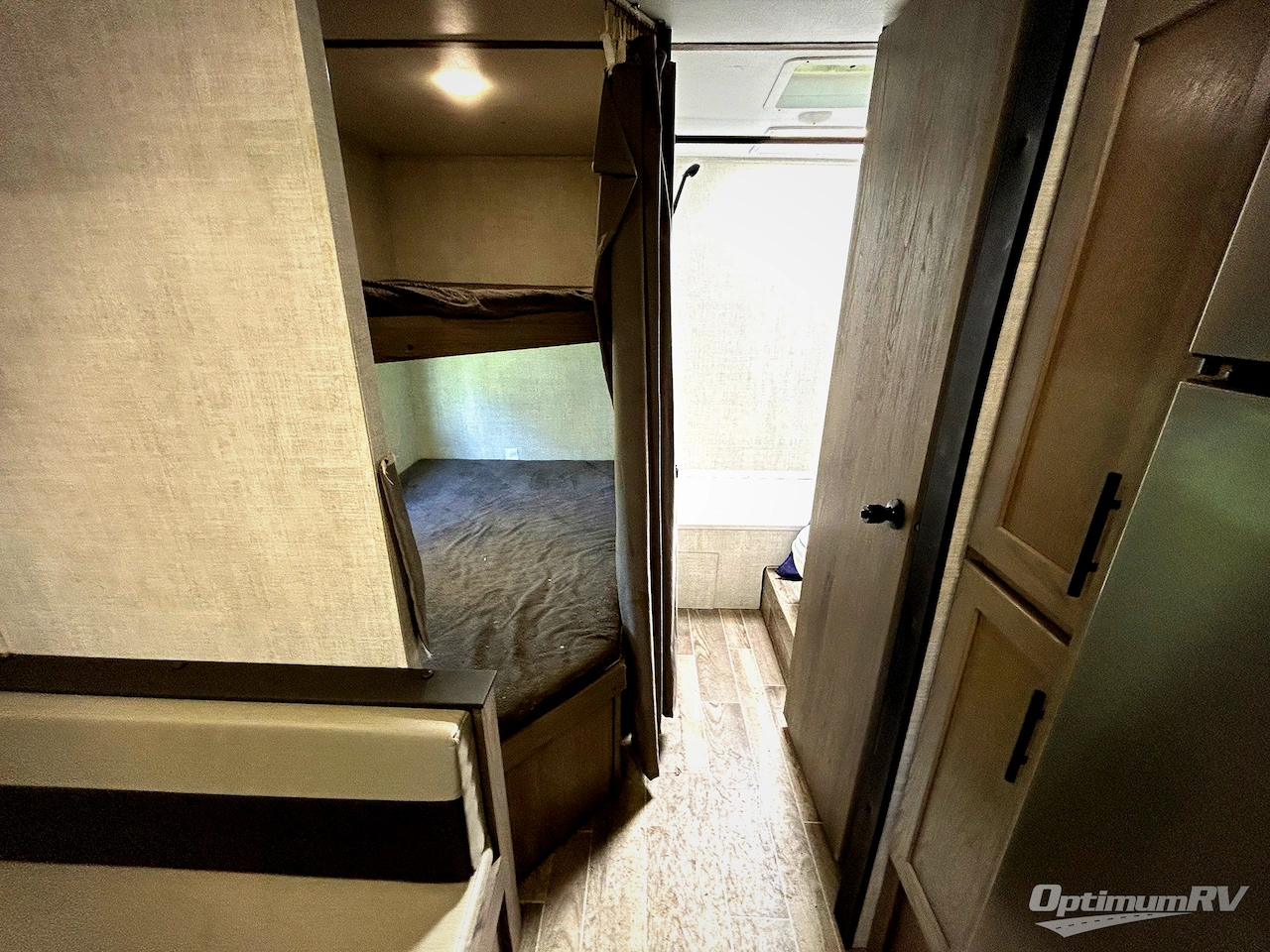 2022 Gulf Stream Kingsport Ultra Lite 248BH Photo 10