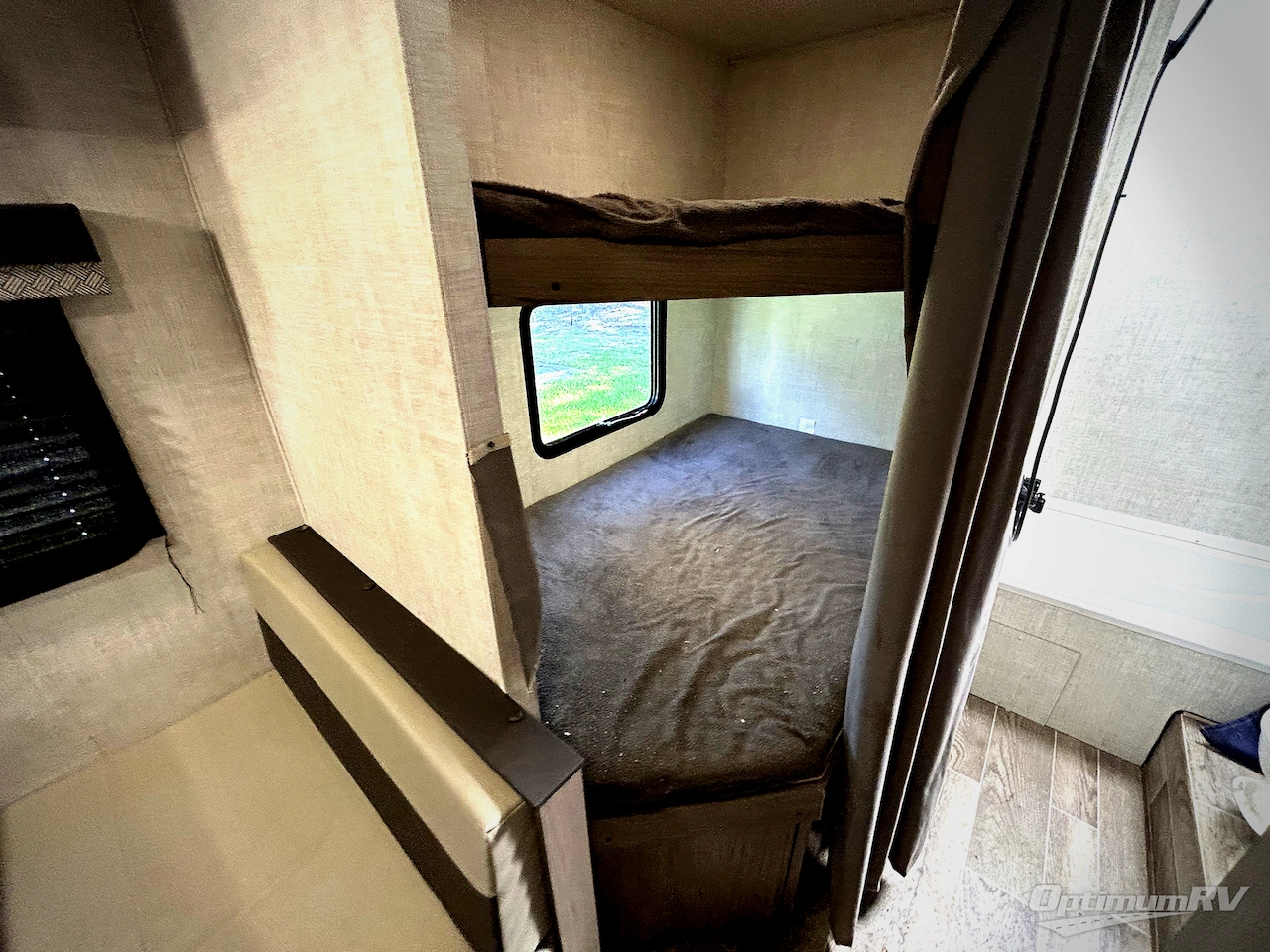2022 Gulf Stream Kingsport Ultra Lite 248BH Photo 11