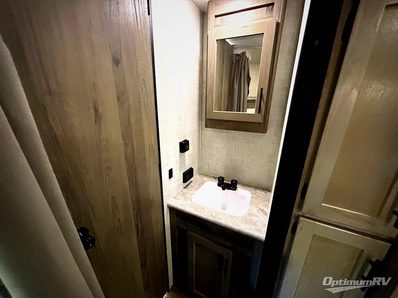 2022 Gulf Stream Kingsport Ultra Lite 248BH Photo 14