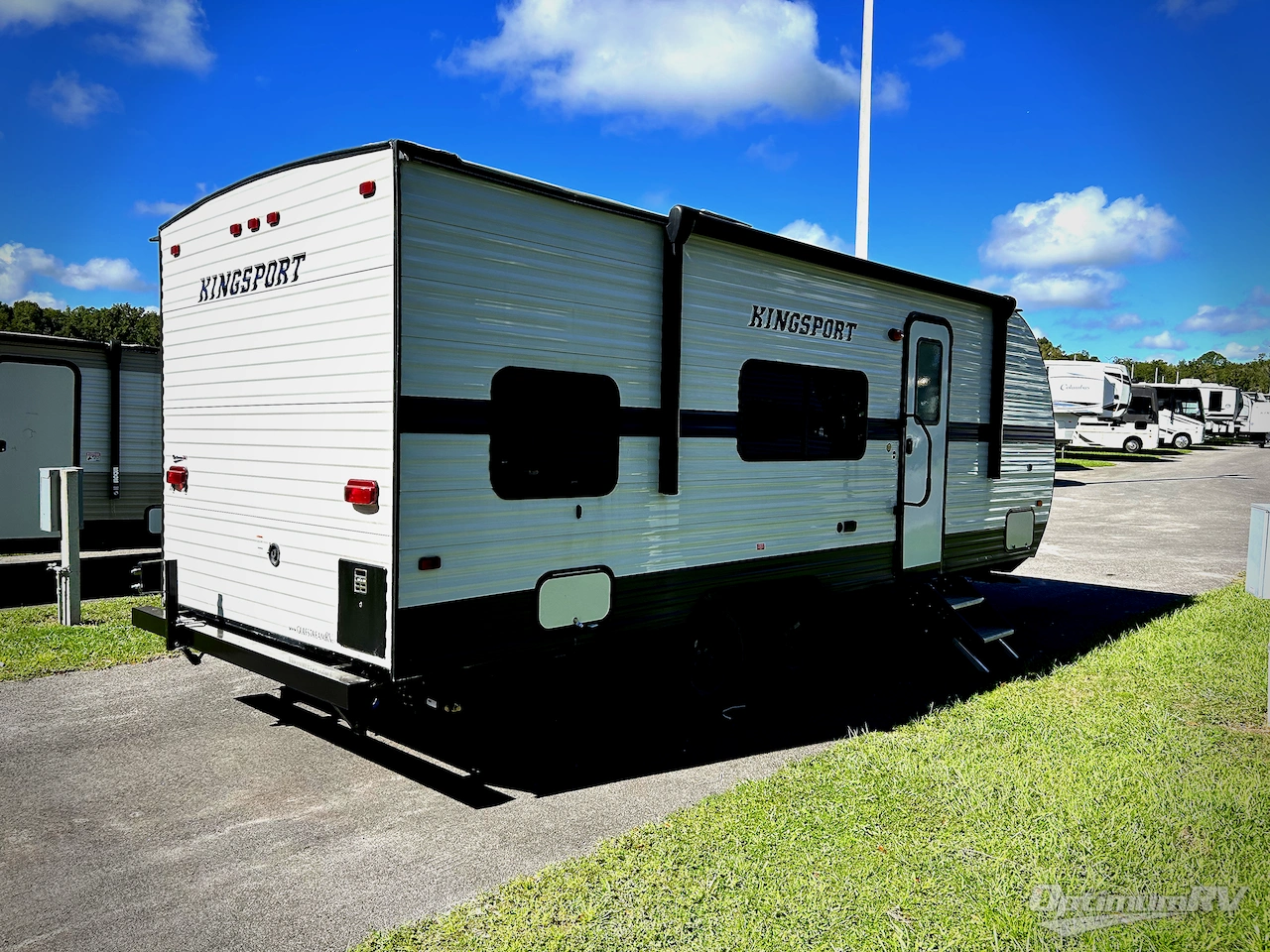 2022 Gulf Stream Kingsport Ultra Lite 248BH Photo 2