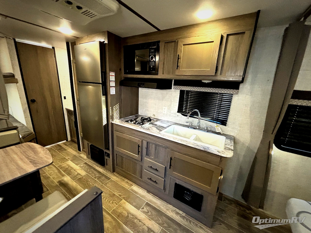 2022 Gulf Stream Kingsport Ultra Lite 248BH Photo 6