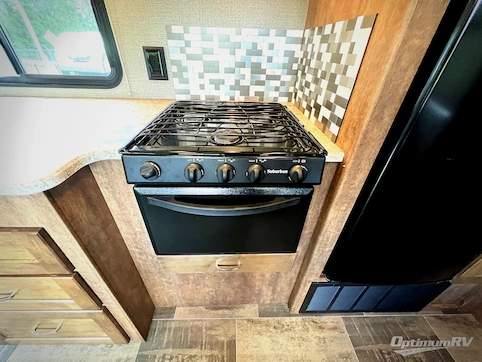 2018 Winnebago Intent 26M RV Photo 3