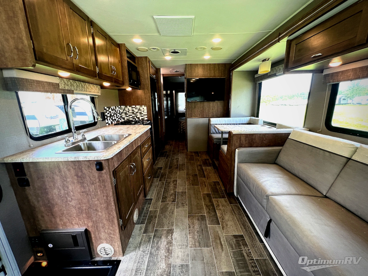 2018 Winnebago Intent 26M Photo 4
