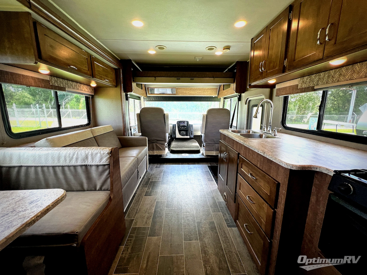 2018 Winnebago Intent 26M Photo 5