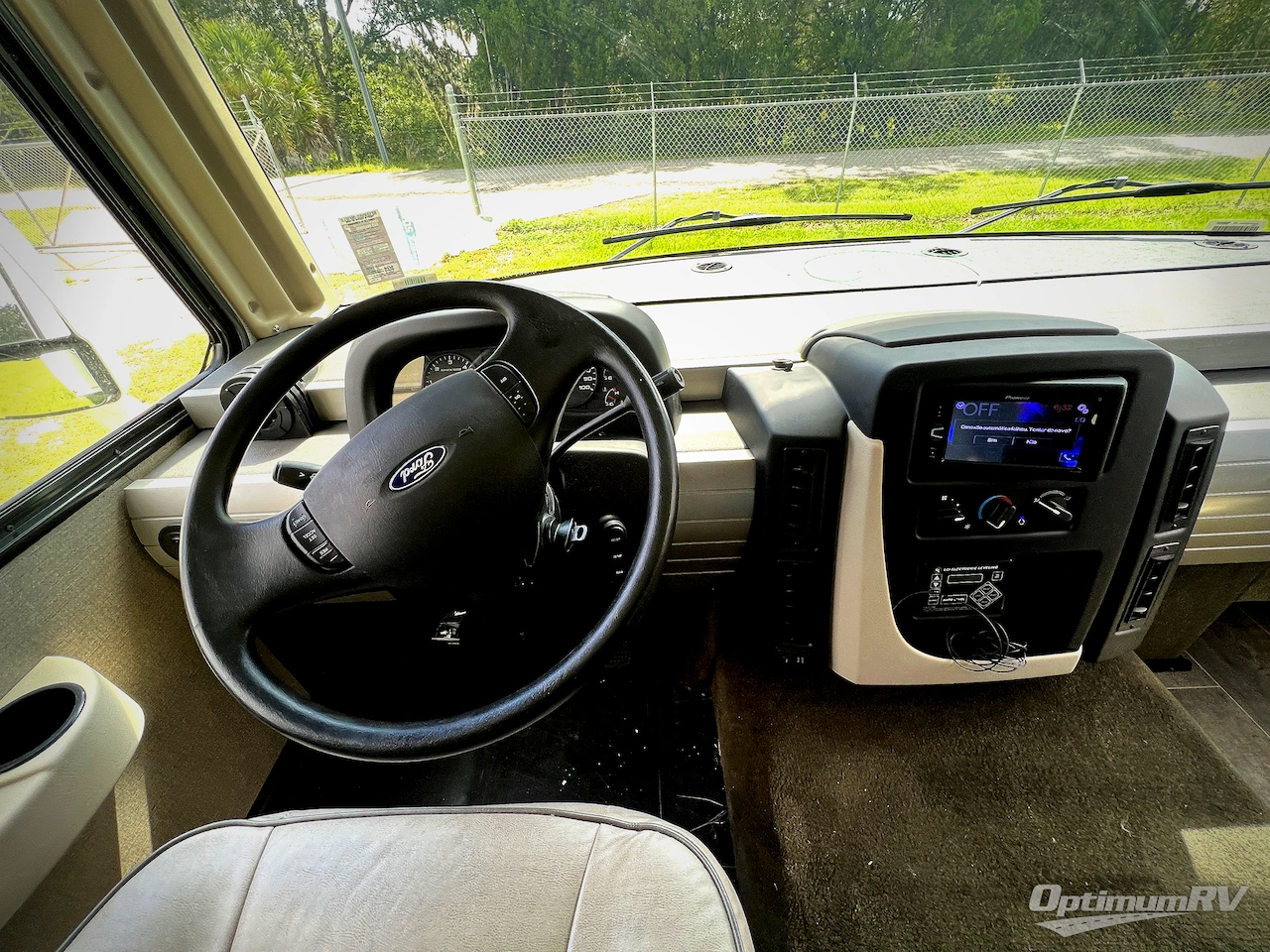 2018 Winnebago Intent 26M Photo 7