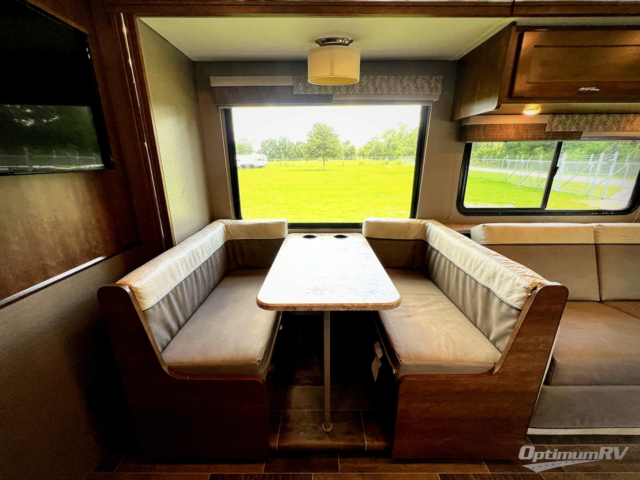 2018 Winnebago Intent 26M Photo 9
