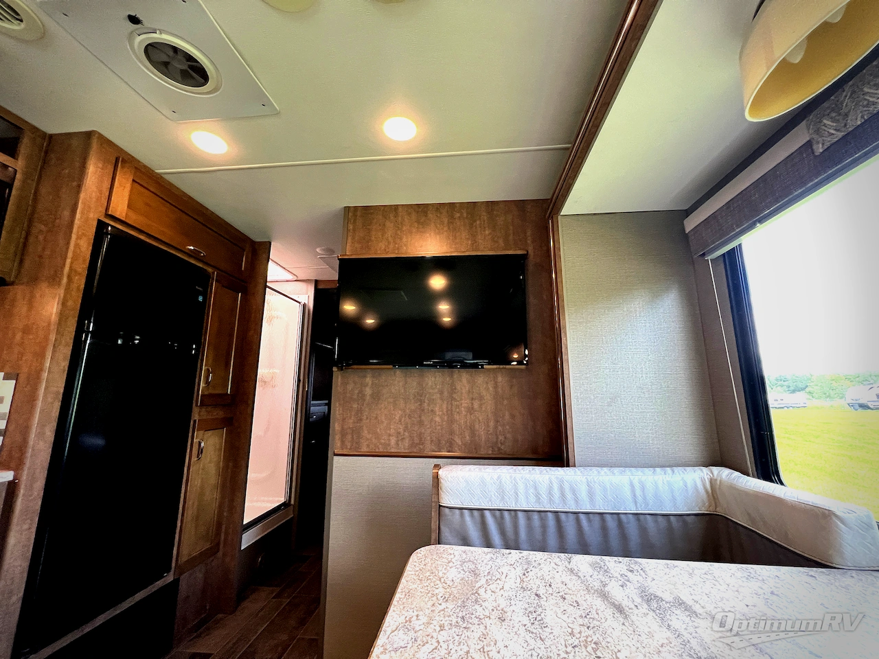 2018 Winnebago Intent 26M Photo 10