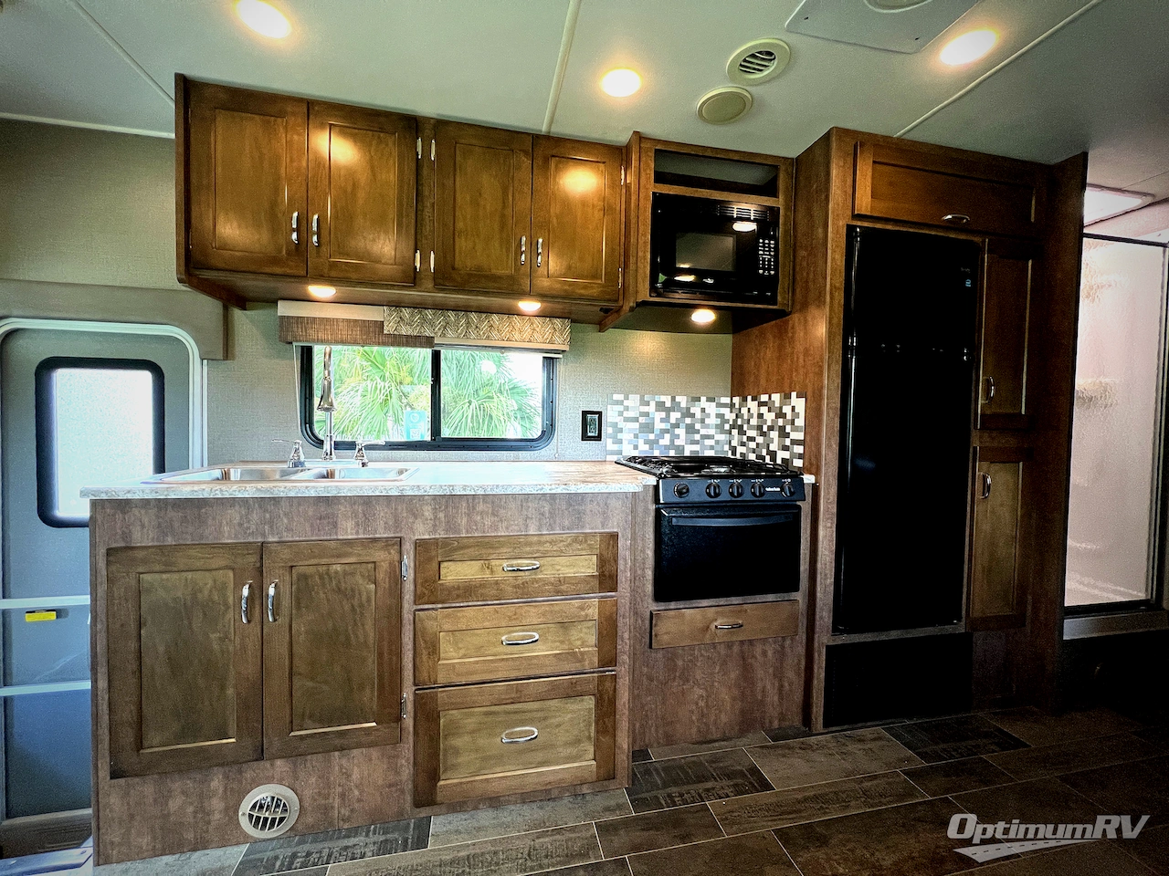 2018 Winnebago Intent 26M Photo 11
