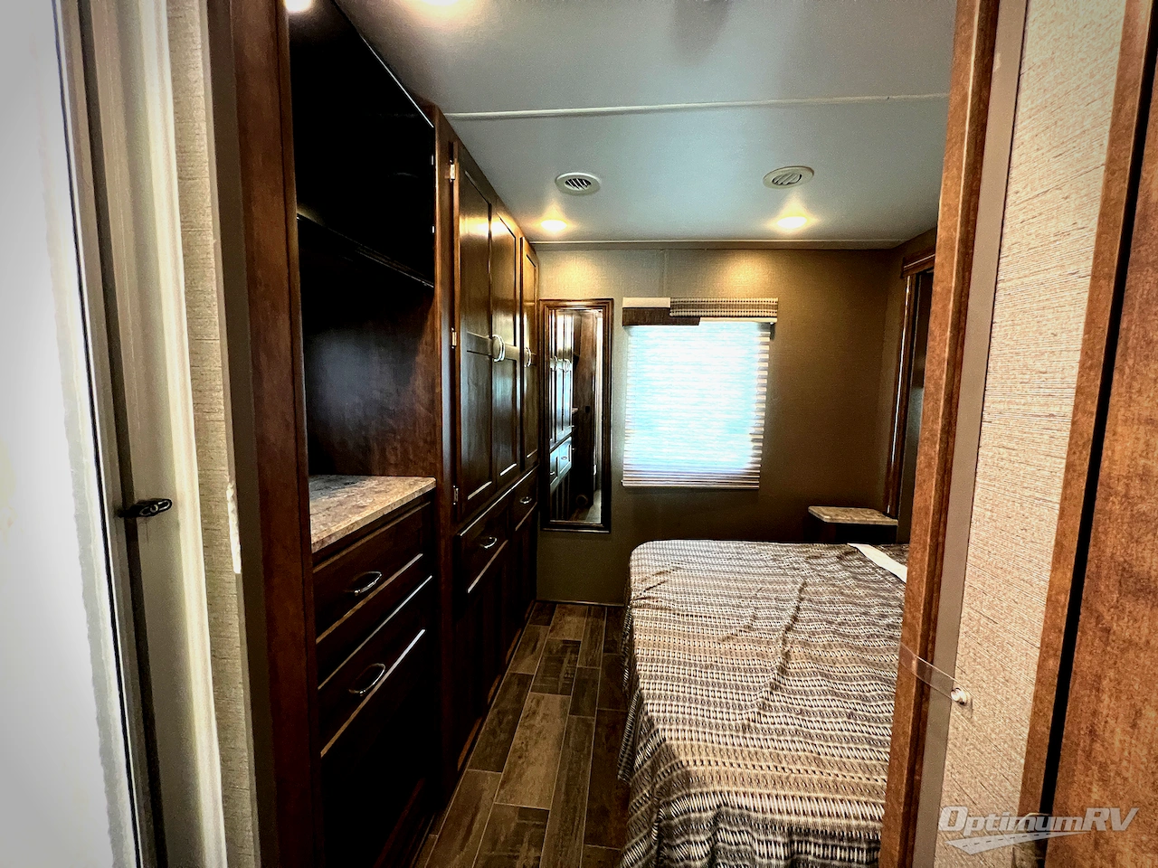 2018 Winnebago Intent 26M Photo 16
