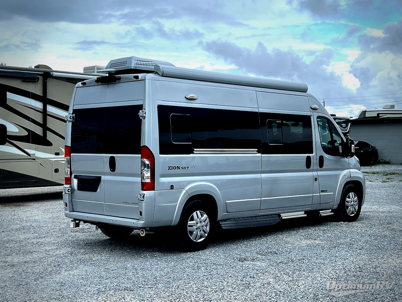 2016 Roadtrek Zion SRT Photo 2