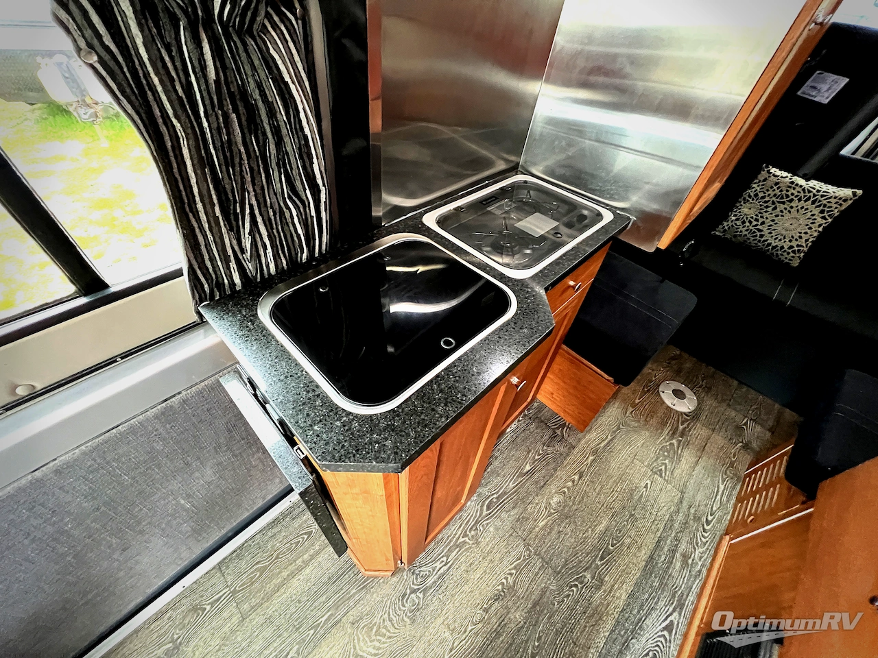 2016 Roadtrek Zion SRT Photo 10