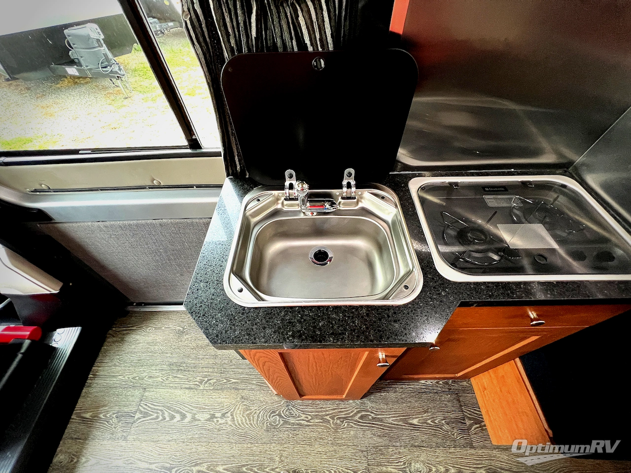 2016 Roadtrek Zion SRT Photo 11