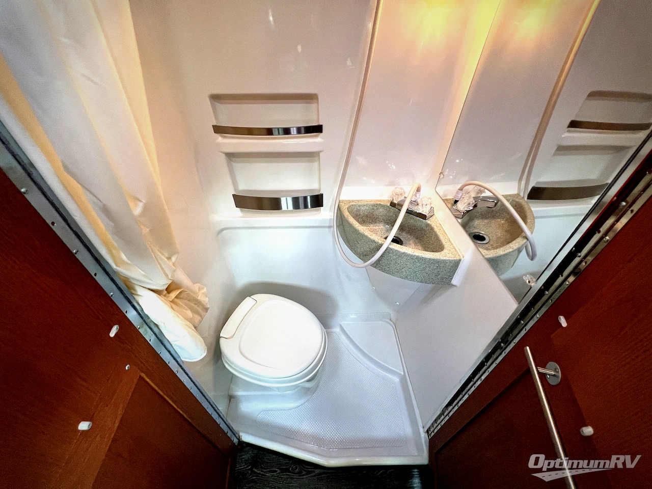 2016 Roadtrek Zion SRT Photo 15