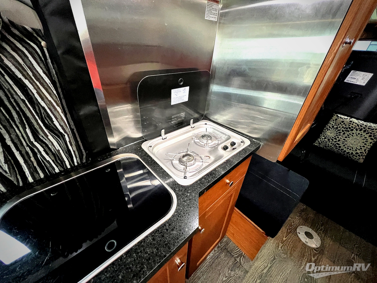 2016 Roadtrek Zion SRT Photo 12