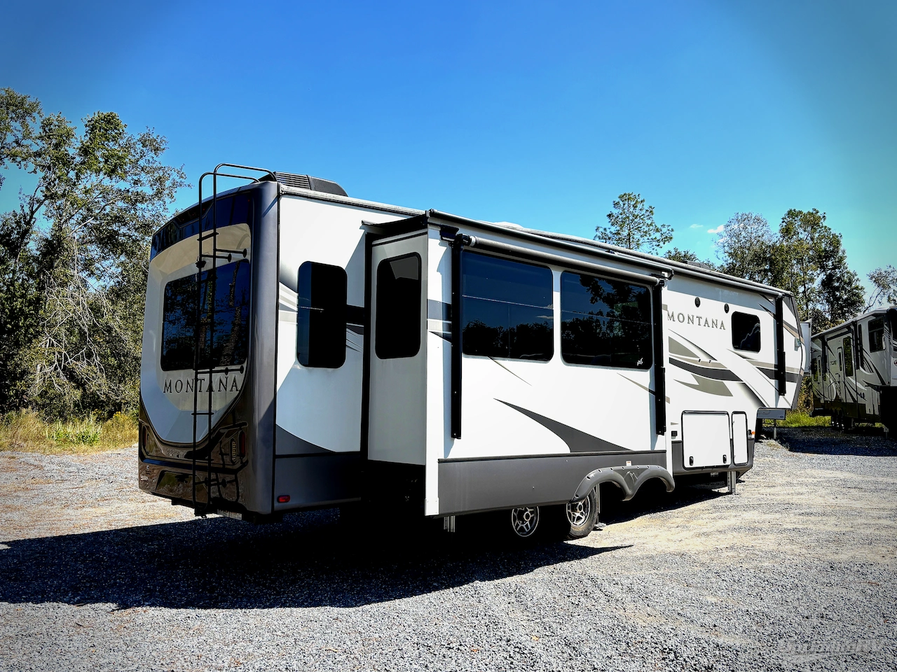 2020 Keystone Montana Legacy 3120RL Photo 2