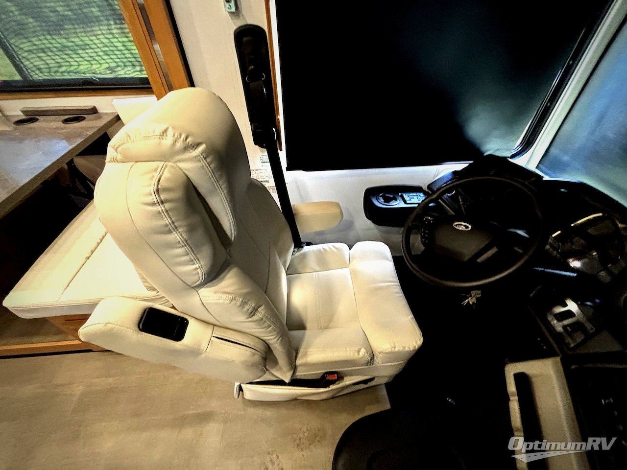 2023 Forest River Georgetown 7 Series 36D7 Photo 6