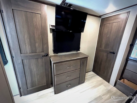 2022 Grand Design Solitude 346FLS RV Photo 4