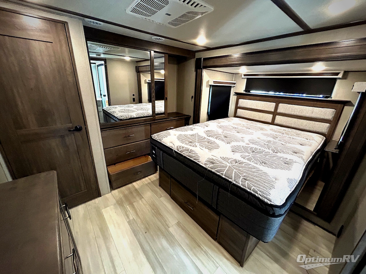 2022 Grand Design Solitude 346FLS Photo 17