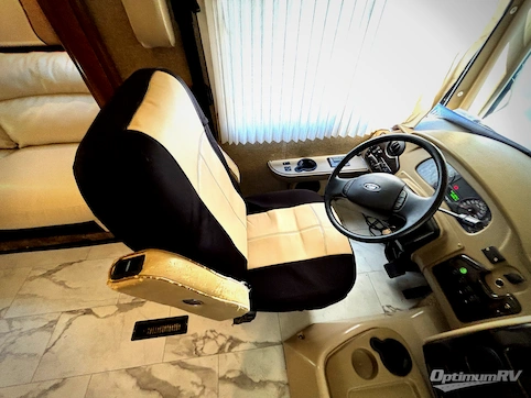 2014 Thor Challenger 37GT RV Photo 2