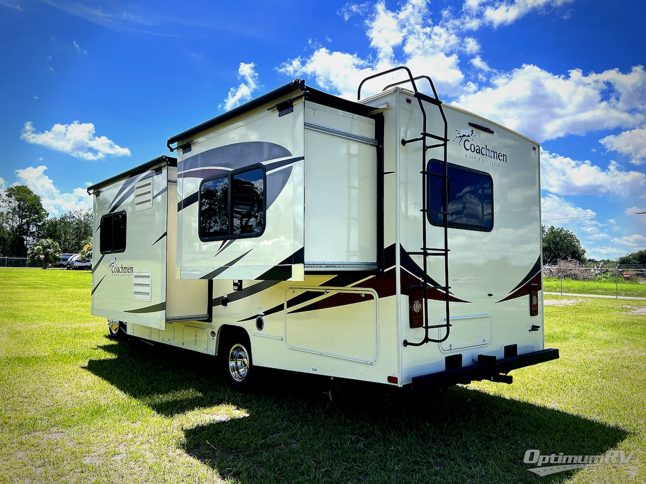 2019 Coachmen Freelander 26DS Chevy 4500 Photo 2