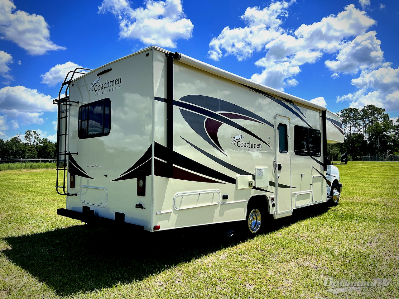 2019 Coachmen Freelander 26DS Chevy 4500 Photo 3