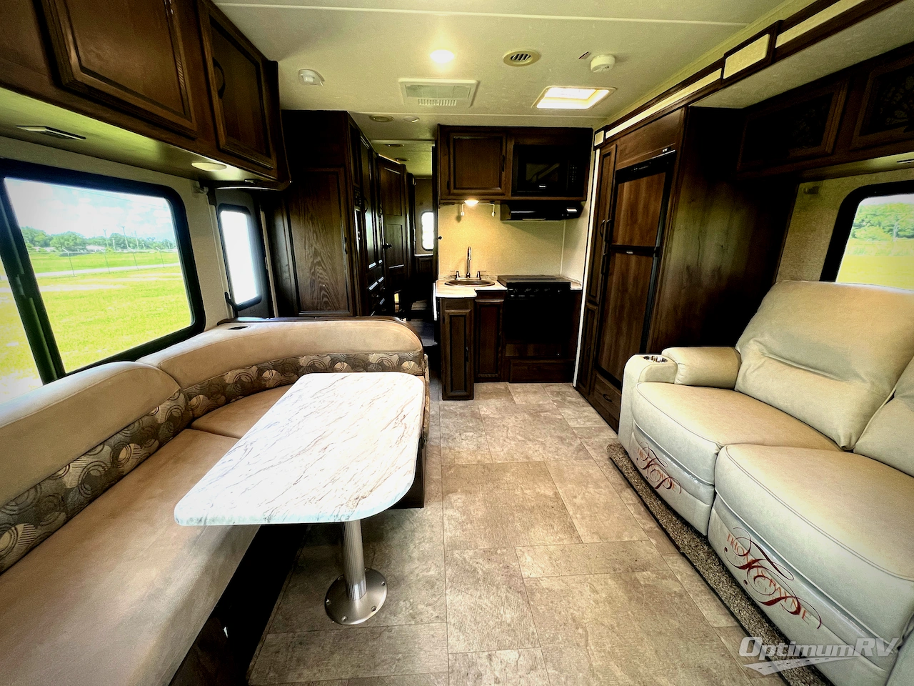 2019 Coachmen Freelander 26DS Chevy 4500 Photo 4
