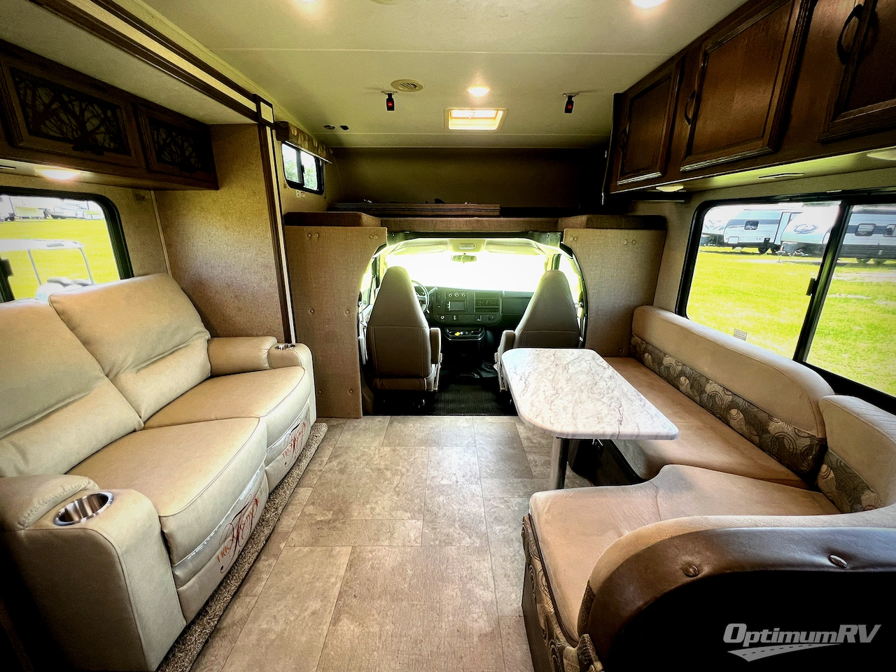 2019 Coachmen Freelander 26DS Chevy 4500 Photo 5