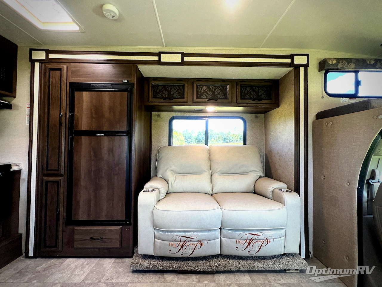 2019 Coachmen Freelander 26DS Chevy 4500 Photo 9