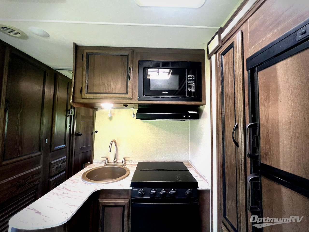 2019 Coachmen Freelander 26DS Chevy 4500 Photo 13